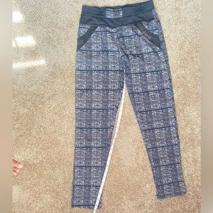 Kids Black and White Ankle Pants “XS”